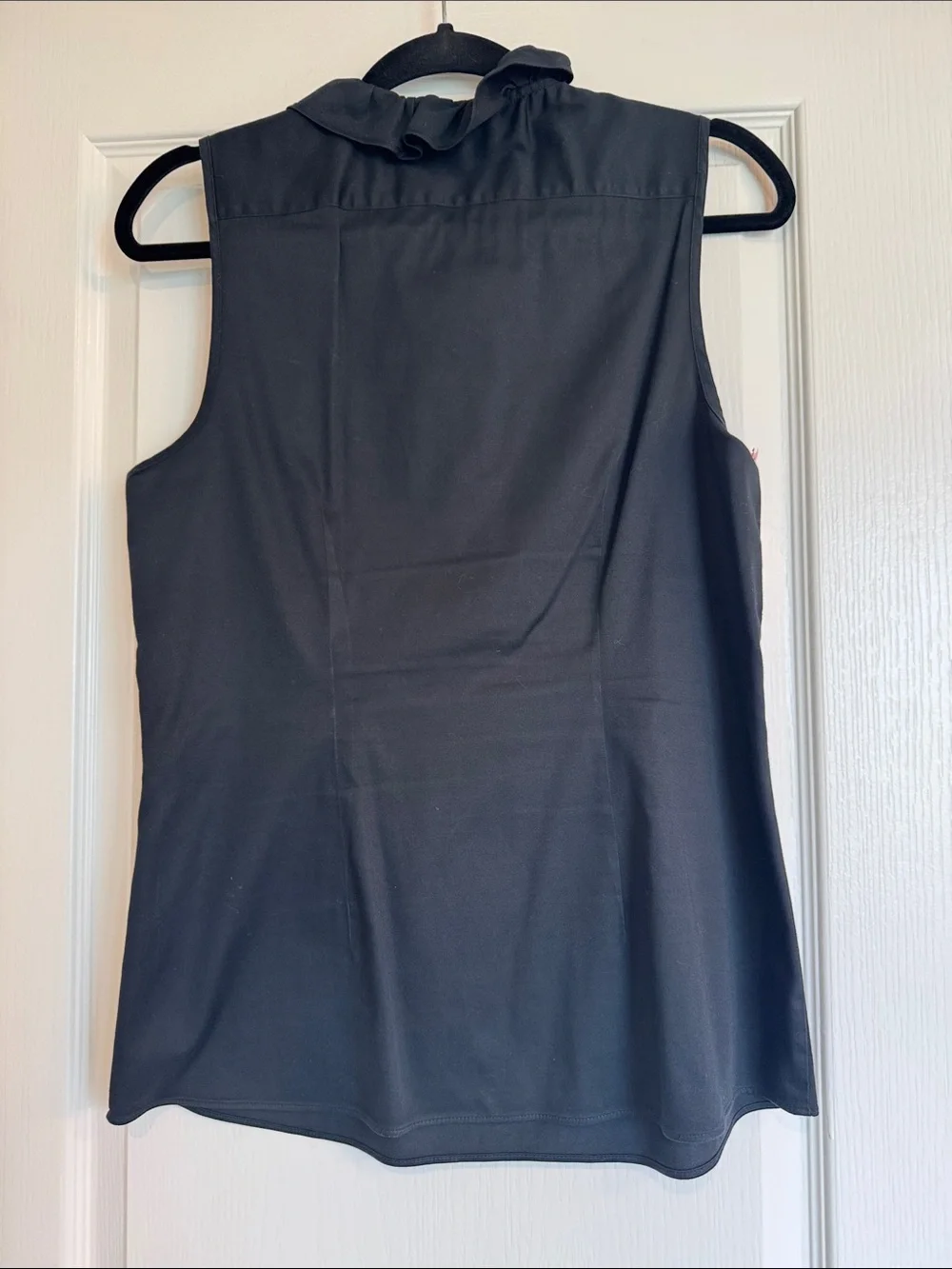 Banana Republic black sleeveless shell - Picture 3 of 6